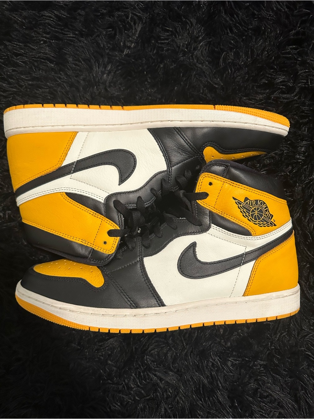 Nike Air Jordan 1 High Men’s - Yellow/Black/White (Taxi) - Picture 2 of 4